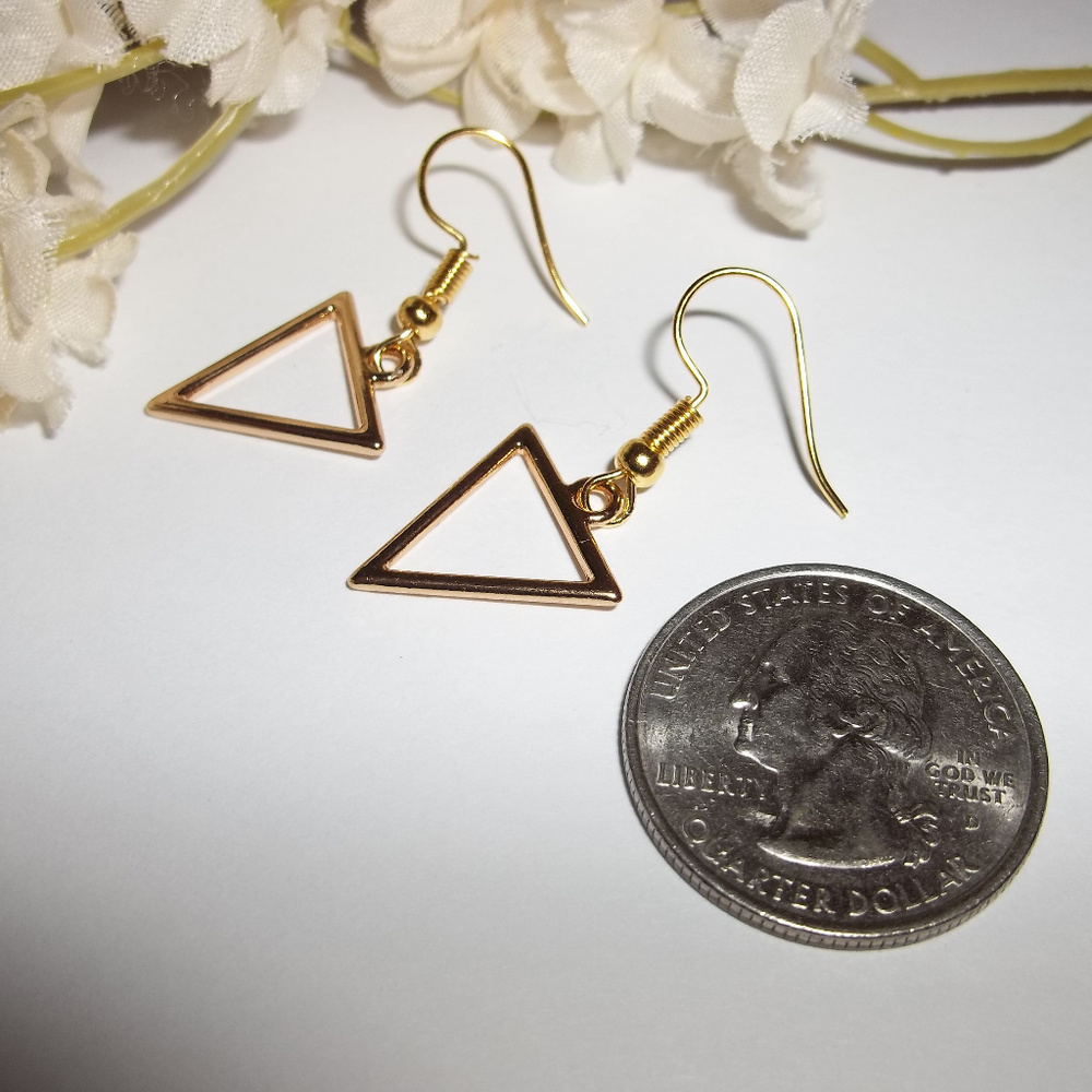 Earring Minimalist Triangle Hoop Set Gold NWT 3654 - Picture 4 of 5